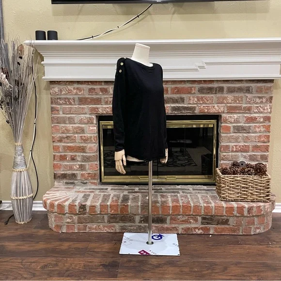 MICHAEL Michael Kors black top w/shoulder buttons/ M/Excellent condition - Picture 7 of 10